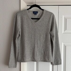 Charter Club 2-Ply Cashmere Light Grey V Neck Fitted Sweater